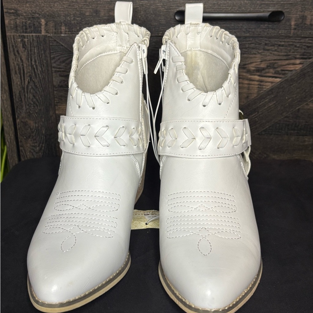 Altar'd State White Ankle Boots with Whipstitching & Braided Details Size 9